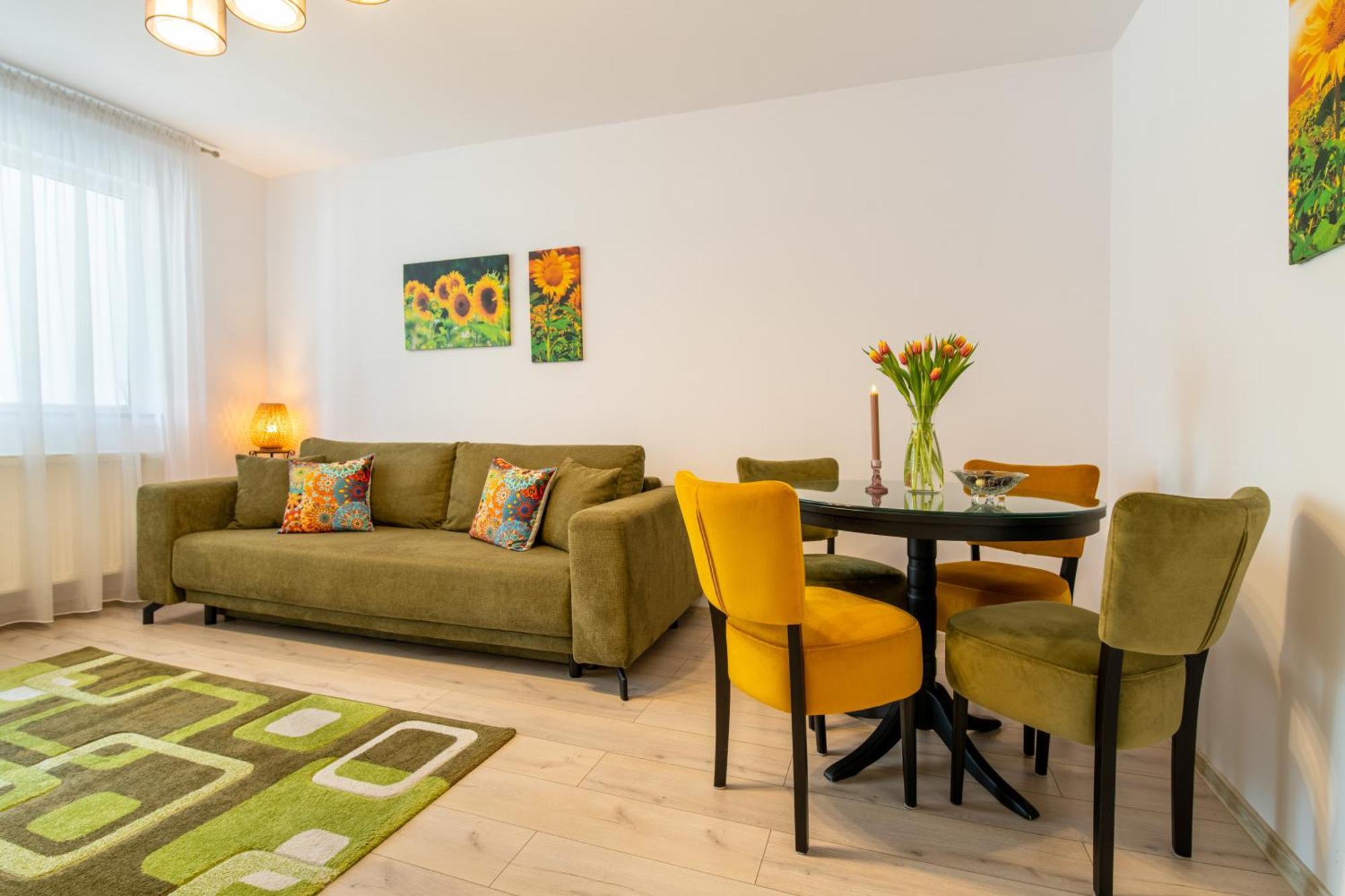 Springhome - Cozy Apartment With Balcony & Parking Brasov Exterior photo